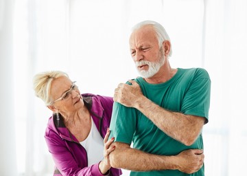 A vállfájdalmak gyakori oka még a meszesedéssel járó íngyulladás (tendinosis). A heveny formánál a beteg hirtelen erős fájdalmat érez, ami miatt próbálja a mozgásokat csökkenteni. A felkar feje fölött egy duzzanat alakul ki, mely igen fájdalmas.