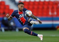 Neymar wyleciał z boiska. Porażka Paris Saint Germain w meczu na szczycie