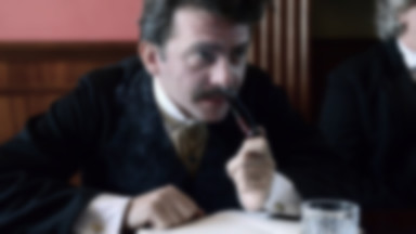 Piotr Głowacki jako Albert Einstein w filmie "Maria Curie"