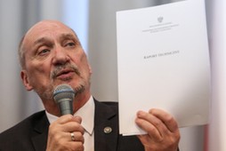 Antoni Macierewicz na posiedzeniu Podkomisji Smolenskiej do Ponownego Zbadania Wypadku Lotniczego z dnia 10 kwietnia 2010 r.