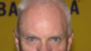 Malcom McDowell Sherlockiem Holmesem