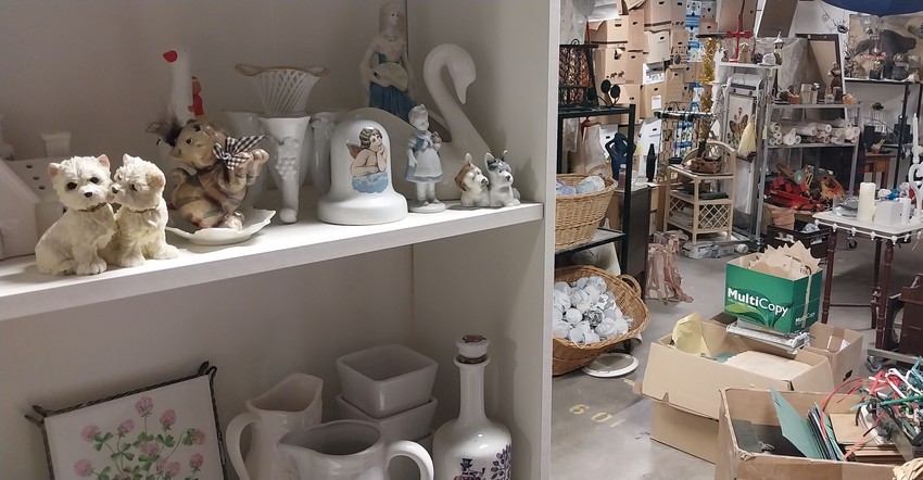 Prvi i njaveći reciklažni tržni centar na svetu "ReTuna" nalazi se u gradu Eskiltuna u Švedskoj