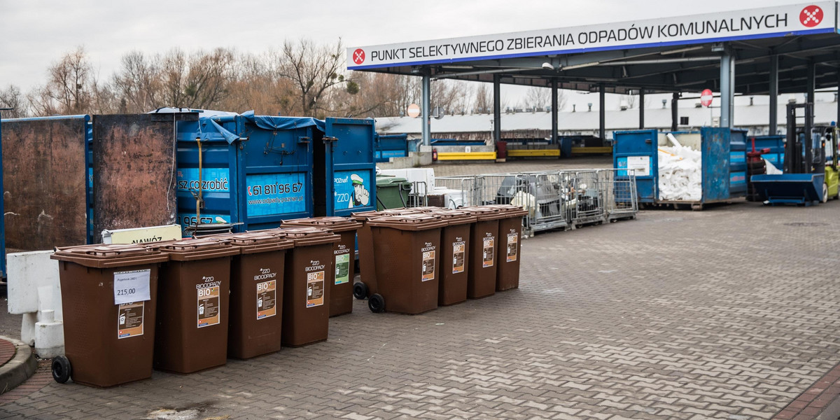 Urzędnicy z GOAP radzą mieszkańcom: Wydrapcie adres na pojemnikach