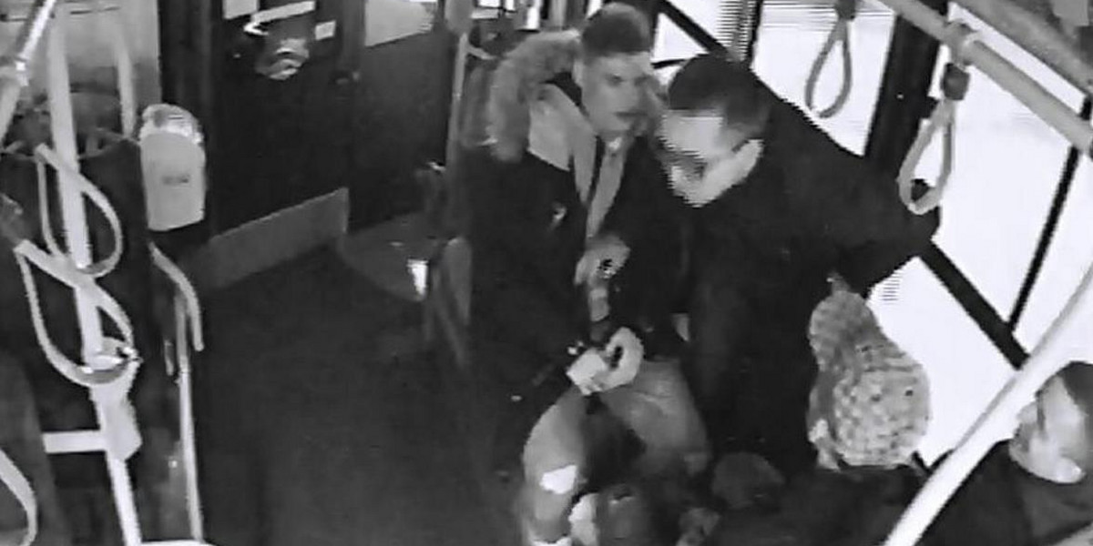 Pijana młodzież pobiła kierowcę autobusu. Szuka ich policja