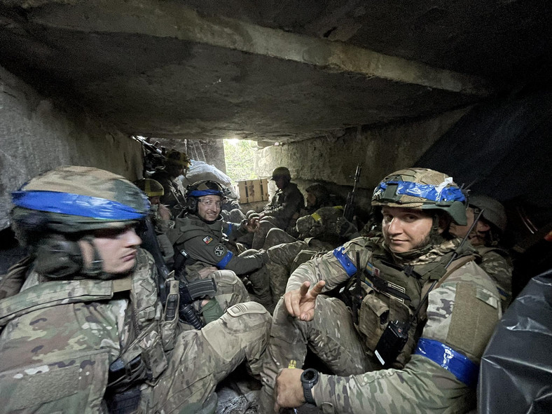 Ukraińscy żołnierze na froncie, fot. Damian Duda, "W Międzyczasie".