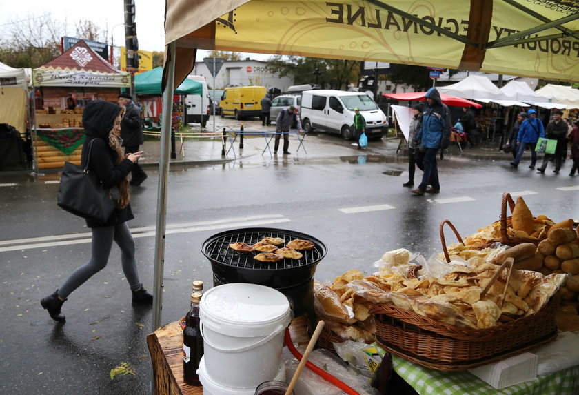 Dość festynów pod cmentarzami