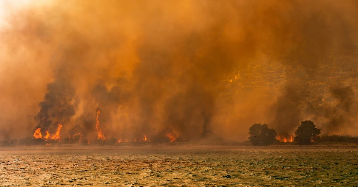 Pożar pustoszy popularną grecką wyspę. Winna sprzątaczka