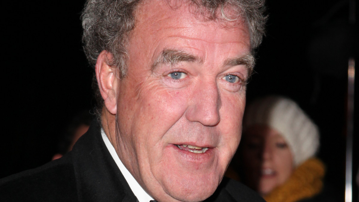 Jeremy Clarkson po raz kolejny został posądzony o przejawy rasizmu. Oburzenie wywołała informacja, że pies prezentera Top Gear wabi się Didier Drogba. Clarkson tłumaczy, że nazwał tak swojego psa o ciemnej sierści na znak sympatii do byłego zawodnika Chelsea Londyn.