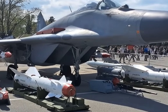 "SADA JE PRAKTIČNO BOMBARDER" Kineske rakete koje je nabavila Srbija ne prestaju da privlače pažnju: Zbog ove tri stvari ona je NEZAUSTAVLJIVA (VIDEO)