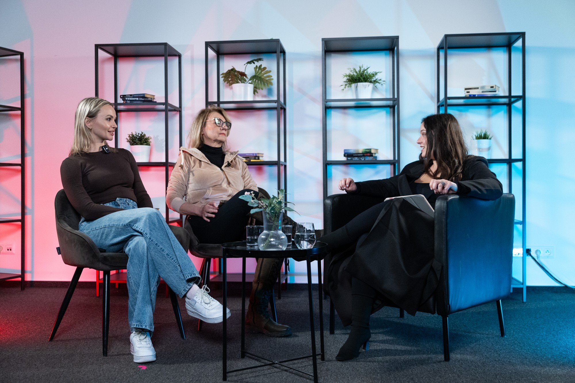 Petra Hlaváčová a Daniela Csinová v podcaste Off Record.