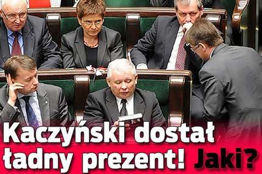 Kaczyński dostał ładny prezent. Jaki?
