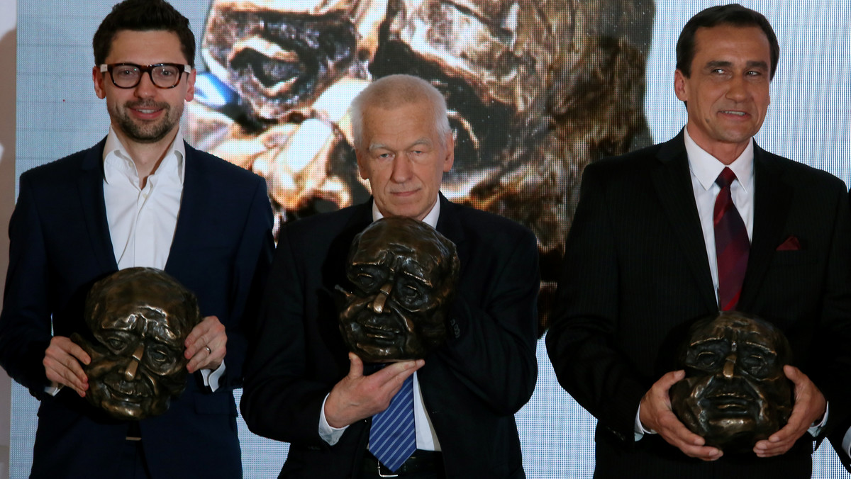 Marszałek senior Sejmu Kornel Morawiecki (Kukiz'15), współtwórca i prezes Akademickich Inkubatorów Przedsiębiorczości Dariusz Żuk oraz Mariusz Max Kolonko - zostali laureatami Nagrody Kisiela 2015. Nagrody wręczono dziś wieczorem w Warszawie.