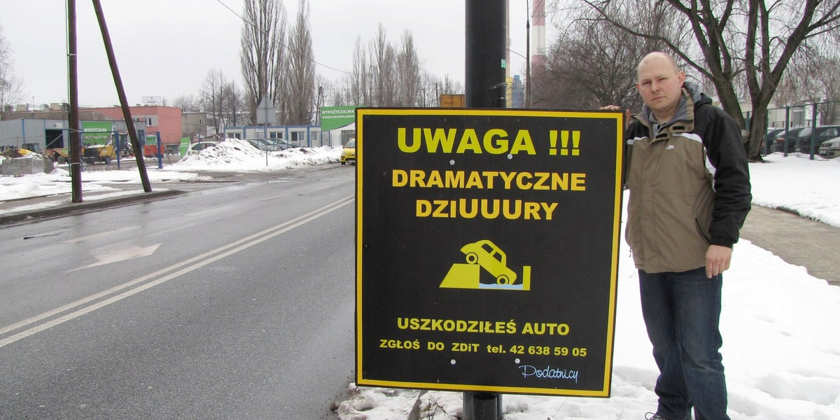 Tablica ostrzega przed dziurami