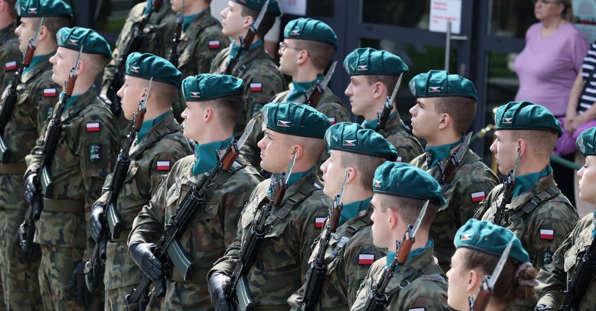 Zarobki żołnierzy w Polsce w 2026 roku. Podwyżki dla wojska przesądzone. Oto wyliczenia brutto i netto