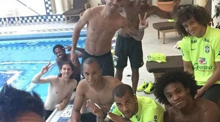 Félmeztelenül ünnepeltek Neymarék