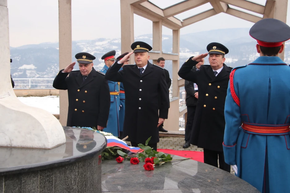 Polaganje venaca na spomenik 12 beba u Banjaluci 