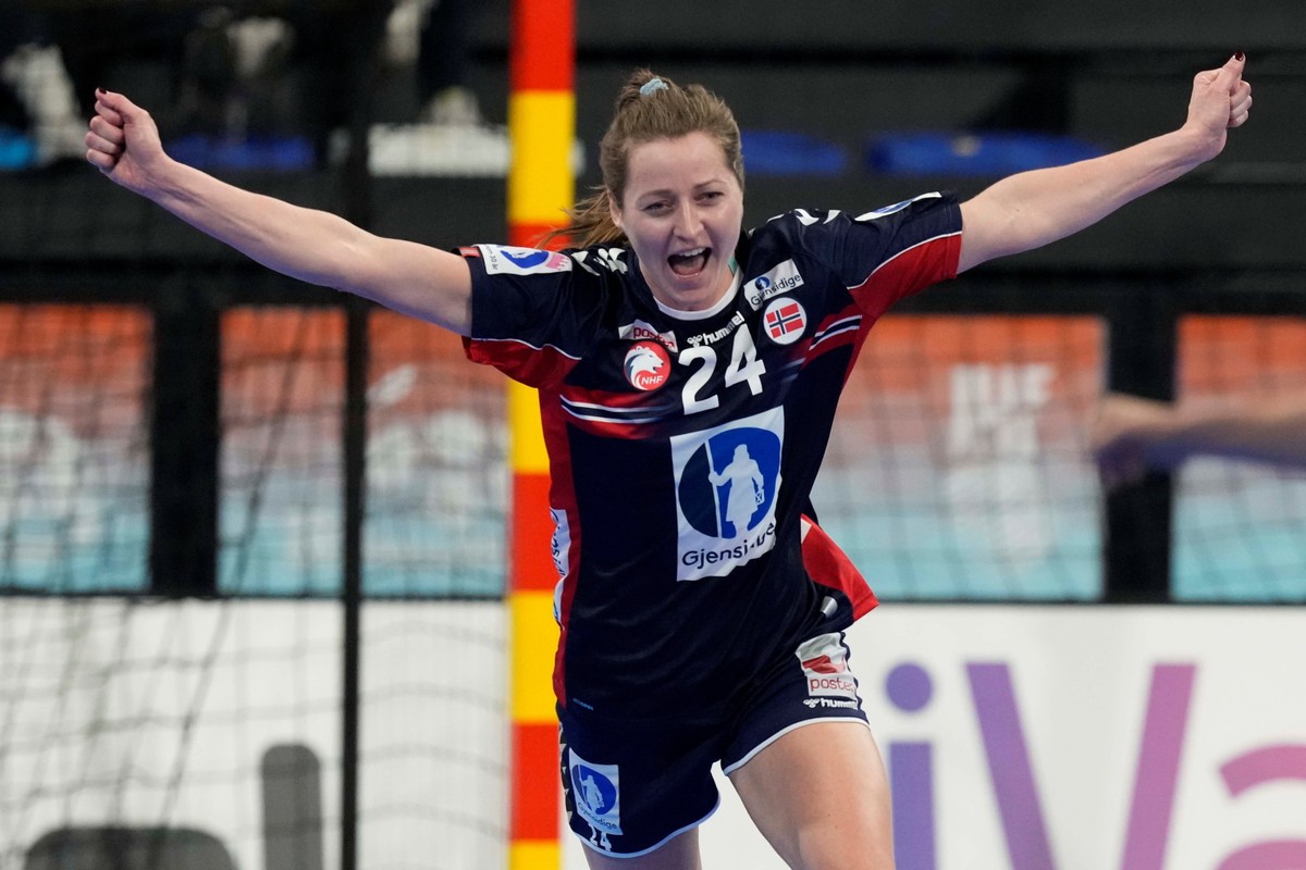Radość Norweżki Sanny Solberg-Isaksen podczas meczu z Rosją w ćwierćfinale mistrzostw świata piłkarek ręcznych