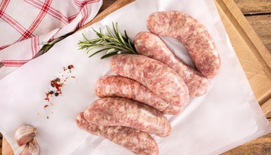 Jak przygotować białą kiełbasę na wielkanocne śniadanie? Jeśli to zrobisz, będzie przepyszna