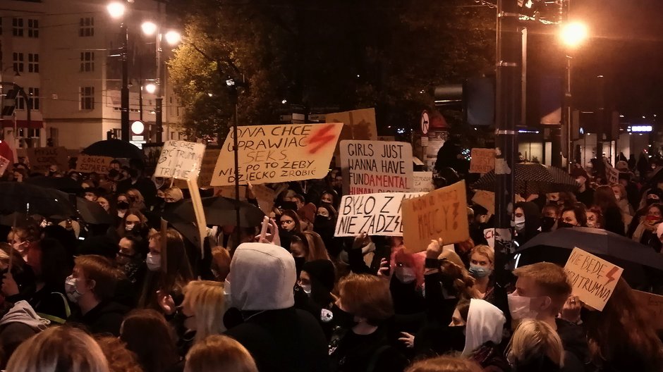 Protesty w Toruniu. Zdjęcie wykonane 28 października