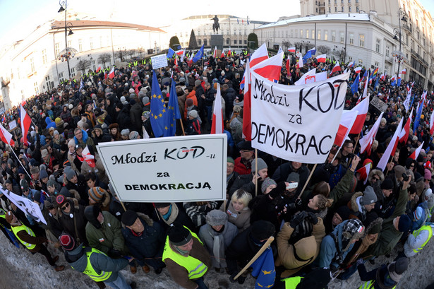 W Lublinie ulicami miasta na Plac Litewski przeszło blisko 1000 osób. Uczestniczyli oni w marszu zorganizowanym przez Komitet Obrony Demokracji
