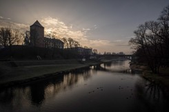 Makabryczne odkrycie. Rzeka w Oświęcimiu wyrzuciła na brzeg czaszki i kości