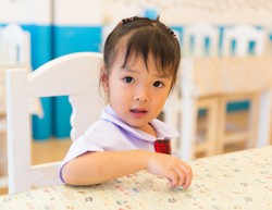 Dzieci od lat przymusowo karmione lekami. W Chinach