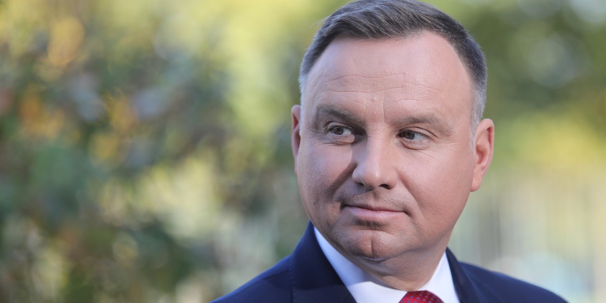 Jestem jeszcze młodym człowiekiem, na emeryturę się nie wybieram - powiedział w poniedziałek w Warszawie na konferencji prasowej prezydent Andrzej Duda, pytany czy wystartuje w wyborach prezydenckich w 2020 r.