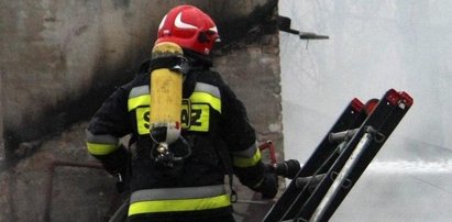 Rodzinna tragedia pod Kozienicami. Mężczyzna podpalił dom. W środku była żona i córka