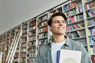 Wyższe alimenty na studiujące dziecko. Kto może się ubiegać o podwyższenie świadczenia?