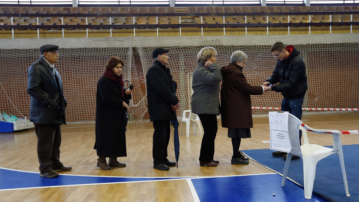Druga tura wyborów samorządowych w Kosowie, traktowanych jako test normalizacji stosunków kosowsko-serbskich i gotowości obu krajów do rozmów z UE, przebiegła spokojnie. Mieszkańcy Kosowa wybierali 25 burmistrzów spośród zwycięzców pierwszej tury.