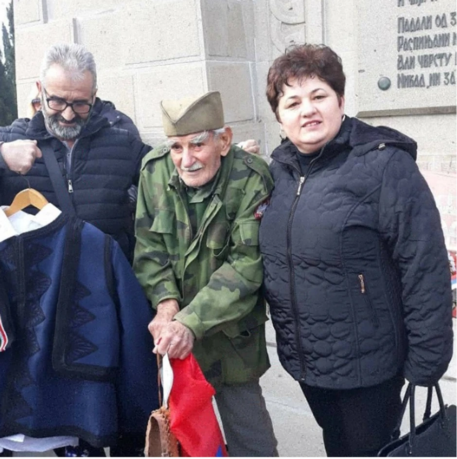 Čika Đorđe sa nošnjom