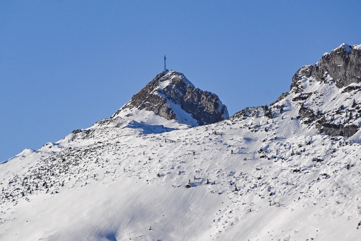 Atak zimy uderzył w piękną tradycję. Chodzi o krzyż na Giewoncie