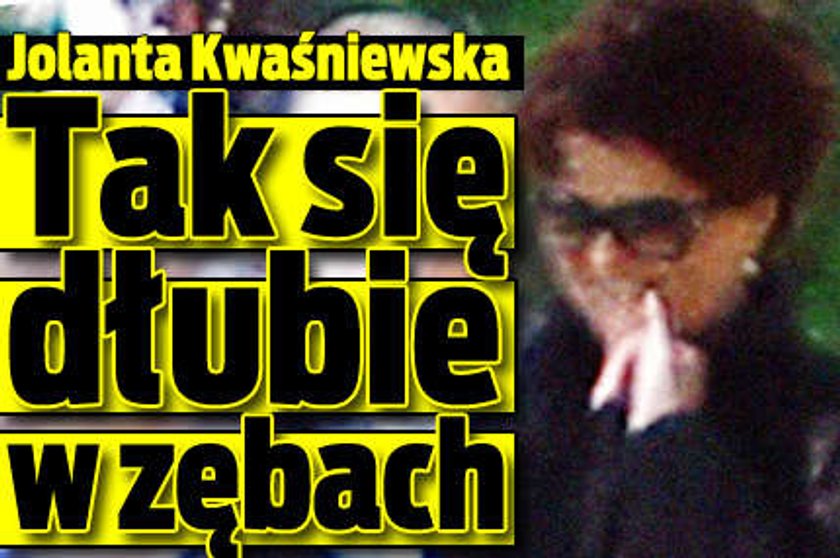 Kwaśniewska. Tak się dłubie w zębach