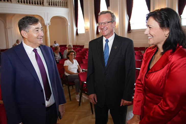Mészáros Lőrinc, Herbert Gábor elnökségi tag, NOE, Kardosné Gyurkó Katalin elnök, NOE /Fotó: Nagycsaládosok Országos Egyesülete