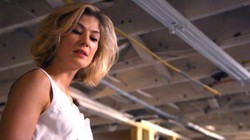 Rosamund Pike jest w śmiertelnym niebezpieczeństwie
