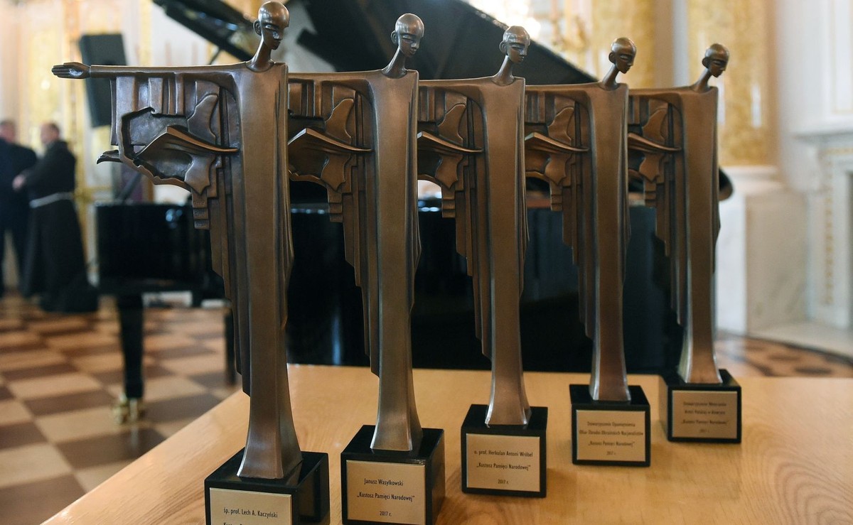 Statuetki Kustosz Pamięci Narodowej