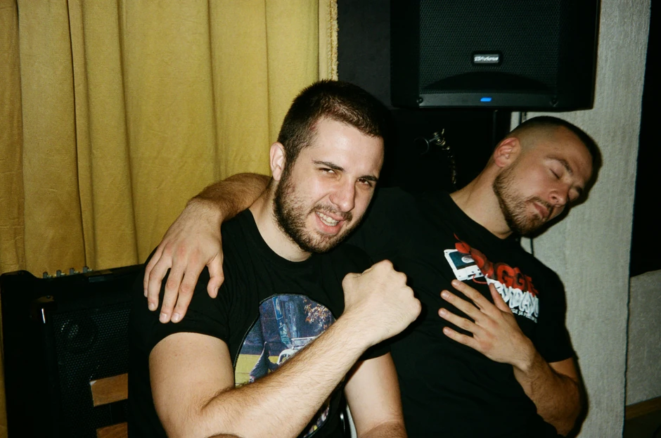 Bigru i Paja Kratak, analogija