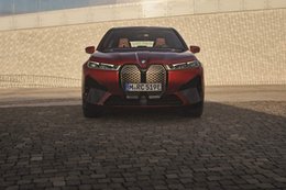 Elektryczne BMW iX xDrive40. Luksusowe wnętrze, przyszłościowe innowacje, porządny zasięg