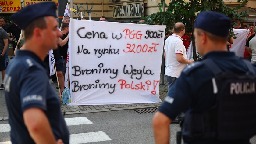 Związkowcy z Sierpnia 80 protestowali dziś w Katowicach. Chcą reakcji rządu m.in. na ceny węgla oferowane przez spekulantów