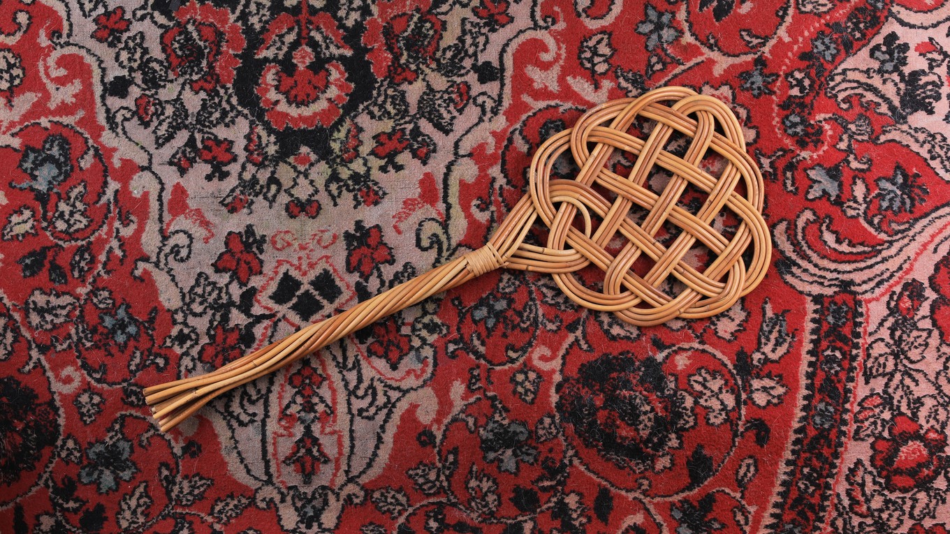 V bytových domoch je zakázané prášiť koberce.