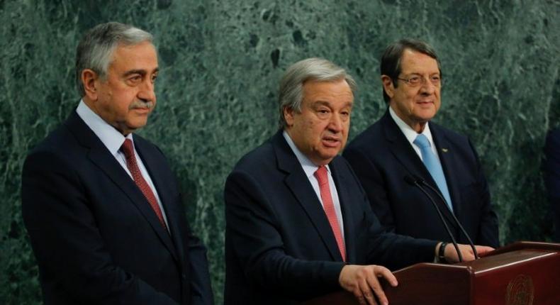 UN Secretary-General Antonio Guterres (C) speaks beside Greek Cypriot leader Nicos Anastasiades (R) and Turkish Cypriot leader Mustafa Akinci on June 4, 2017 at UN headquarters