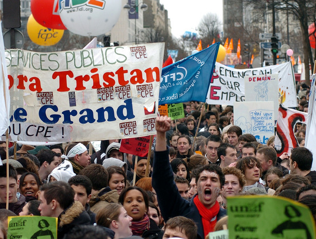 Bezrobocie na świecie spośród osób w wieku 15-24 wynosi 13 proc. i jest najwyższe w historii. Na zdj. protesty młodzieży we Francji w 2006 r.