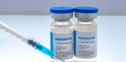 Wiemy, kiedy ruszą szczepienia Novavaxem. Oto, jak działa nowa szczepionka [INFOGRAFIKA]