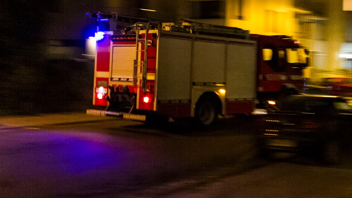 Doszczętnie spłonął drewniany kościół pw. Matki Bożej Fatimskiej na Stecówce w gminie Istebna w Beskidzie Śląskim. Ogień pojawił się w nocy z poniedziałku na wtorek – poinformował oficer prasowy cieszyńskiej policji nadkom. Wojciech Maciejczyk.