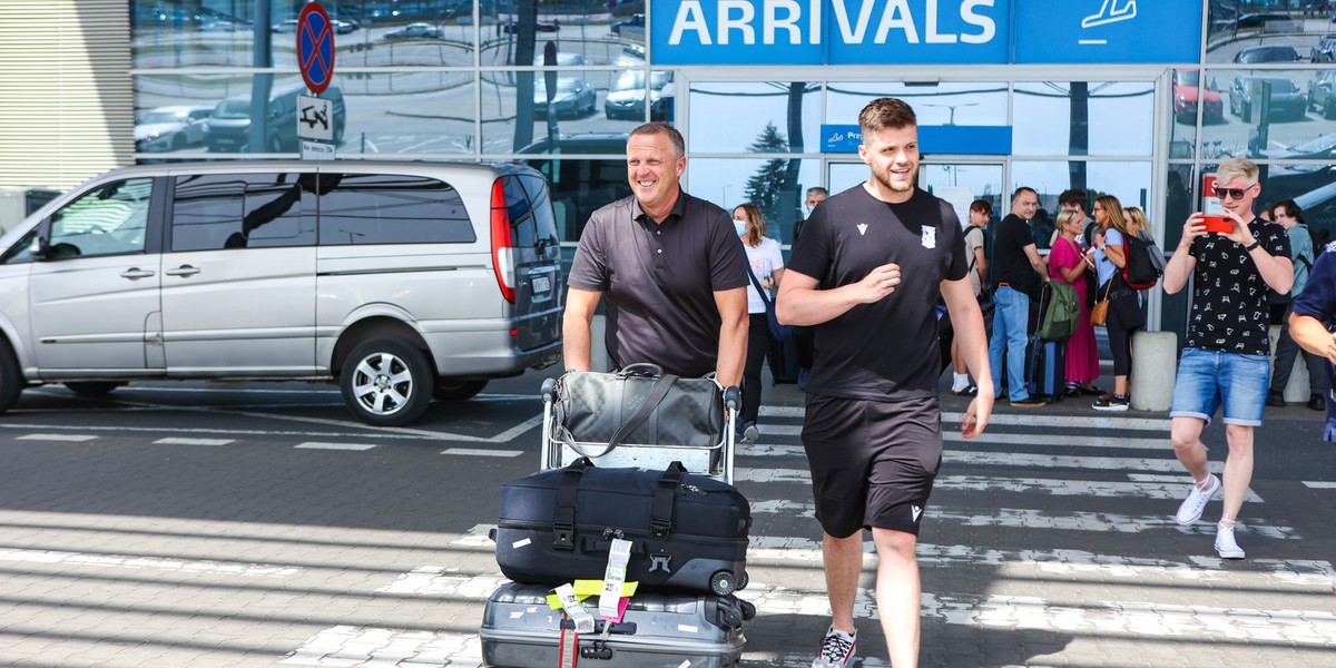 Nowy trener Lecha przyleciał do Poznania.