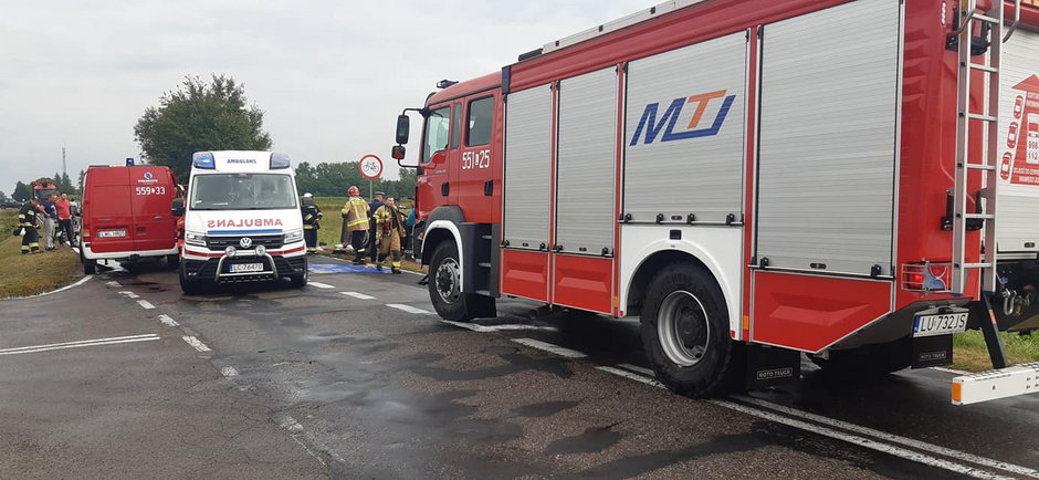 W Dołhobrodach w pow. włodawskim na skrzyżowaniu zderzył się ciągnik rolniczy z samochodem osobowym