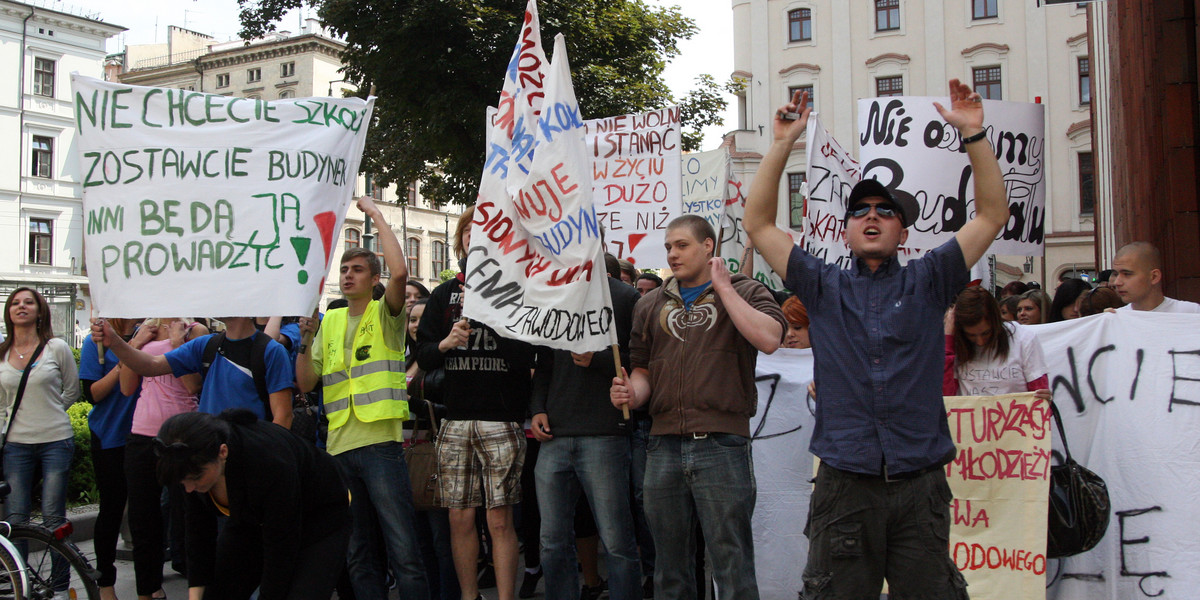 PROTEST NIE LIKWIDUJCIE NAM SZKOL 