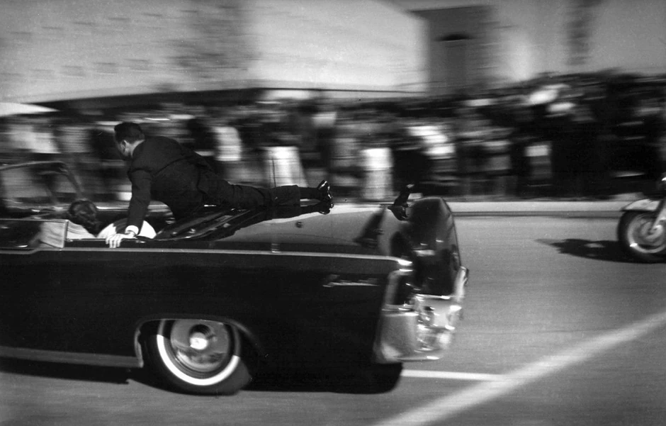 Limuzina u kojoj se vozio Kenedi neposredno posle atentata