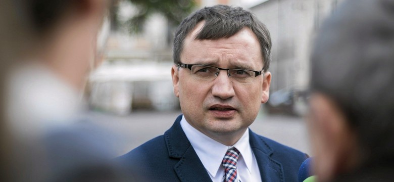 Unijny komisarz Oettinger odpowie na list Zbigniewa Ziobry po debacie w KE