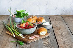 Pyszny obiad na środę. Podajemy przepis, Ty gotujesz. Barszcz czerwony zabielany